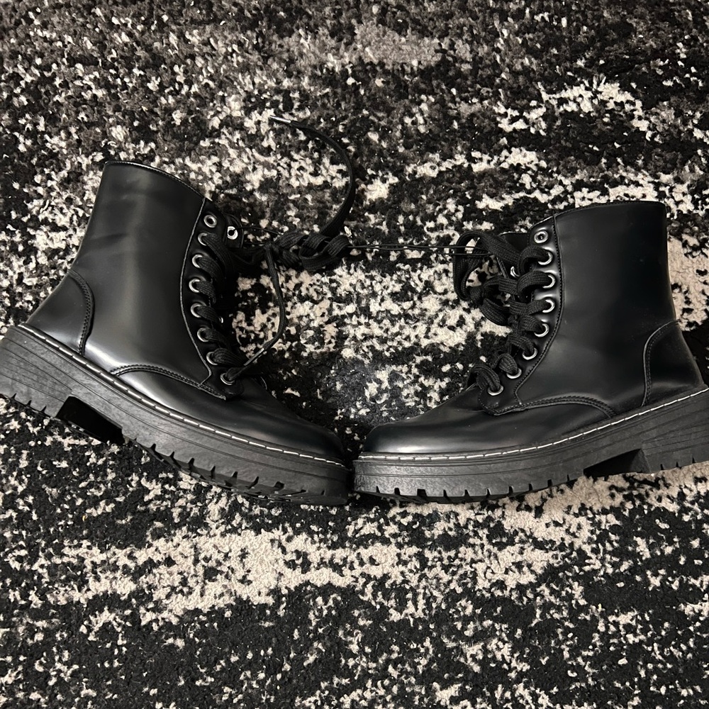 Black Boots (*BRAND NEW*)